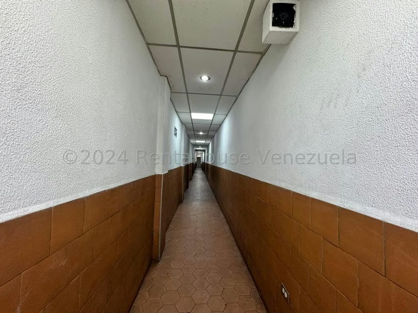 Comercial (Local Comercial) en Alquiler en Parroquia Catedral, Distrito Metropolitano - 4
