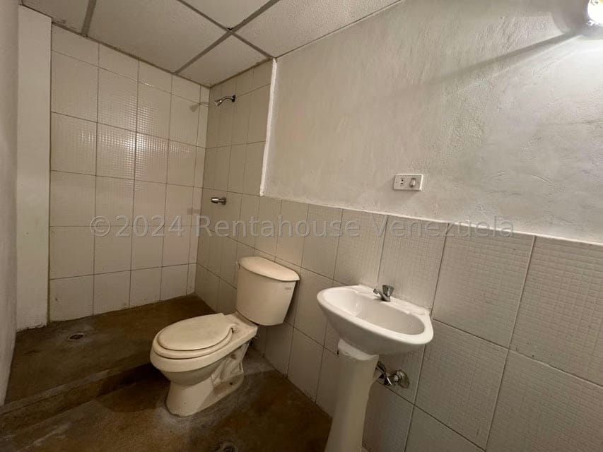 Comercial (Local Comercial) en Alquiler en Parroquia Catedral, Distrito Metropolitano - 8