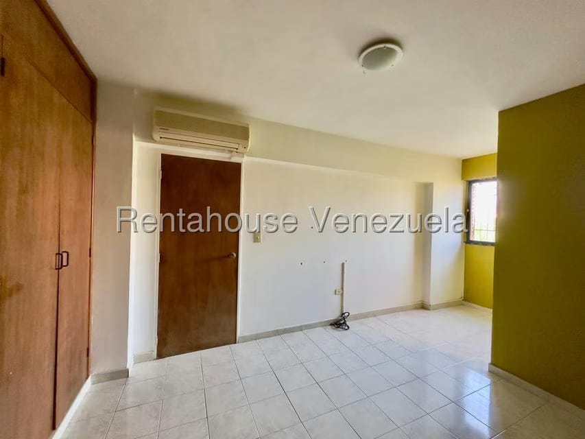 Apartamento (1 Nivel) en Alquiler en El Parque, Lara - 24