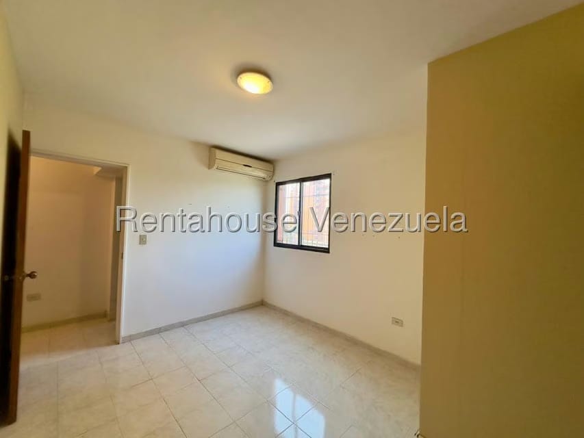 Apartamento (1 Nivel) en Alquiler en El Parque, Lara - 28