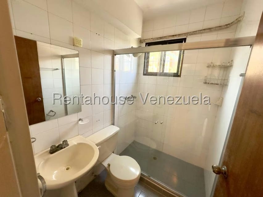 Apartamento (1 Nivel) en Alquiler en El Parque, Lara - 32