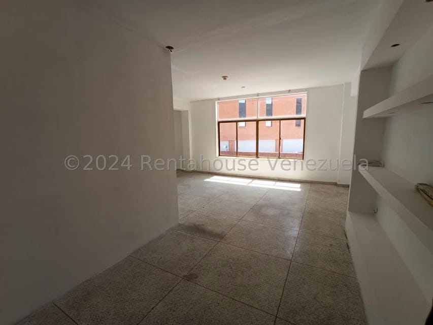 Comercial (Oficina) en Alquiler en Avenida Miranda, Aragua - 11