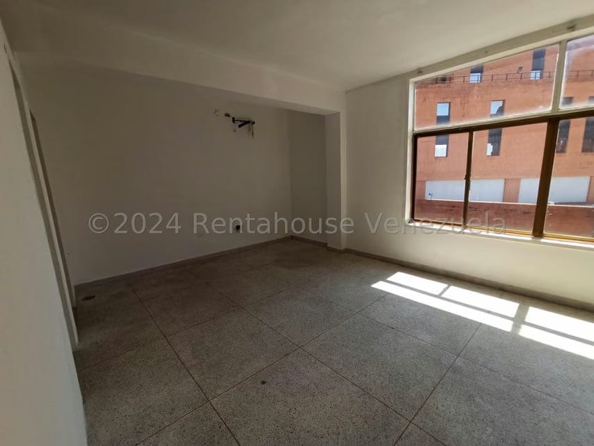 Comercial (Oficina) en Alquiler en Avenida Miranda, Aragua - 12