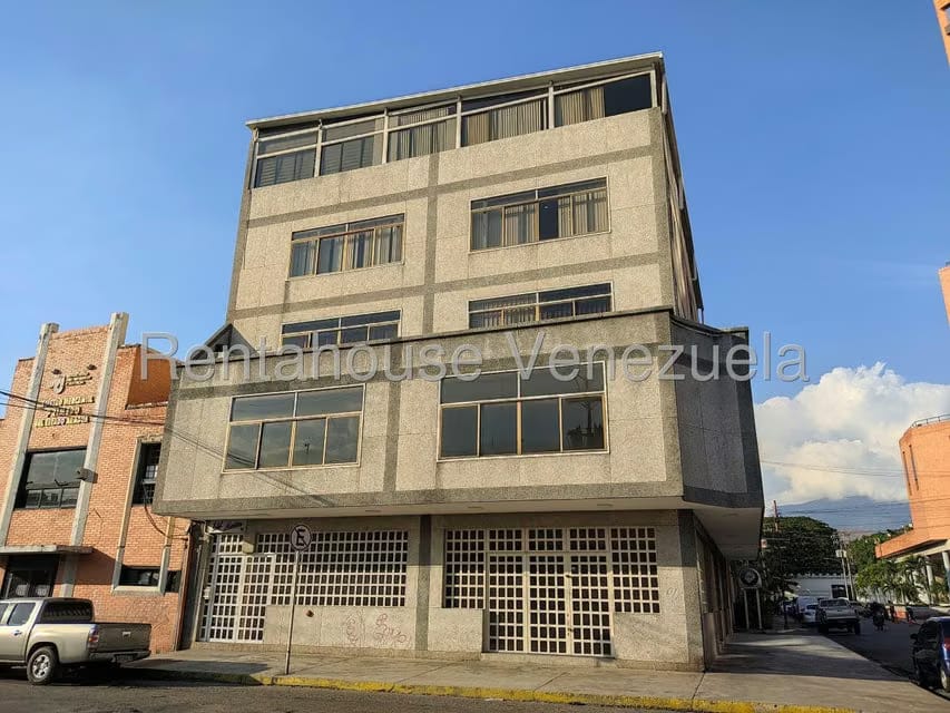 Comercial (Oficina) en Alquiler en Avenida Miranda, Aragua - 13