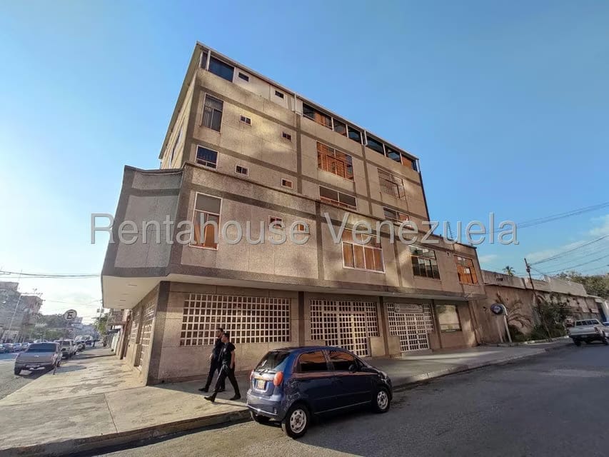 Comercial (Oficina) en Alquiler en Avenida Miranda, Aragua - 14