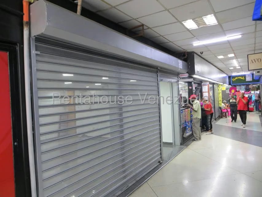 Comercial (Local Comercial) en Alquiler en Caricuao, Distrito Metropolitano - 2