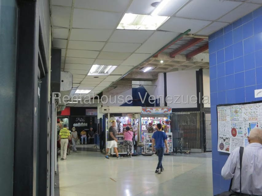 Comercial (Local Comercial) en Alquiler en Caricuao, Distrito Metropolitano - 11
