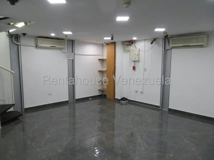 Comercial (Local Comercial) en Alquiler en Caricuao, Distrito Metropolitano - 5