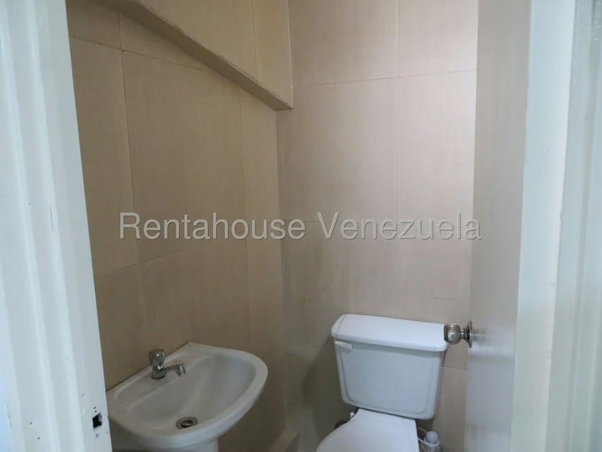 Comercial (Local Comercial) en Alquiler en Caricuao, Distrito Metropolitano - 7
