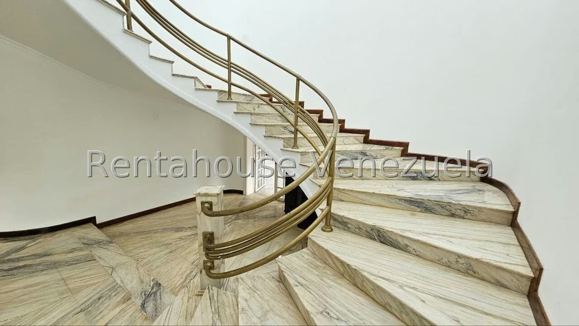 Casa (Duplex) en Venta en Prados del Este, Distrito Metropolitano - 11