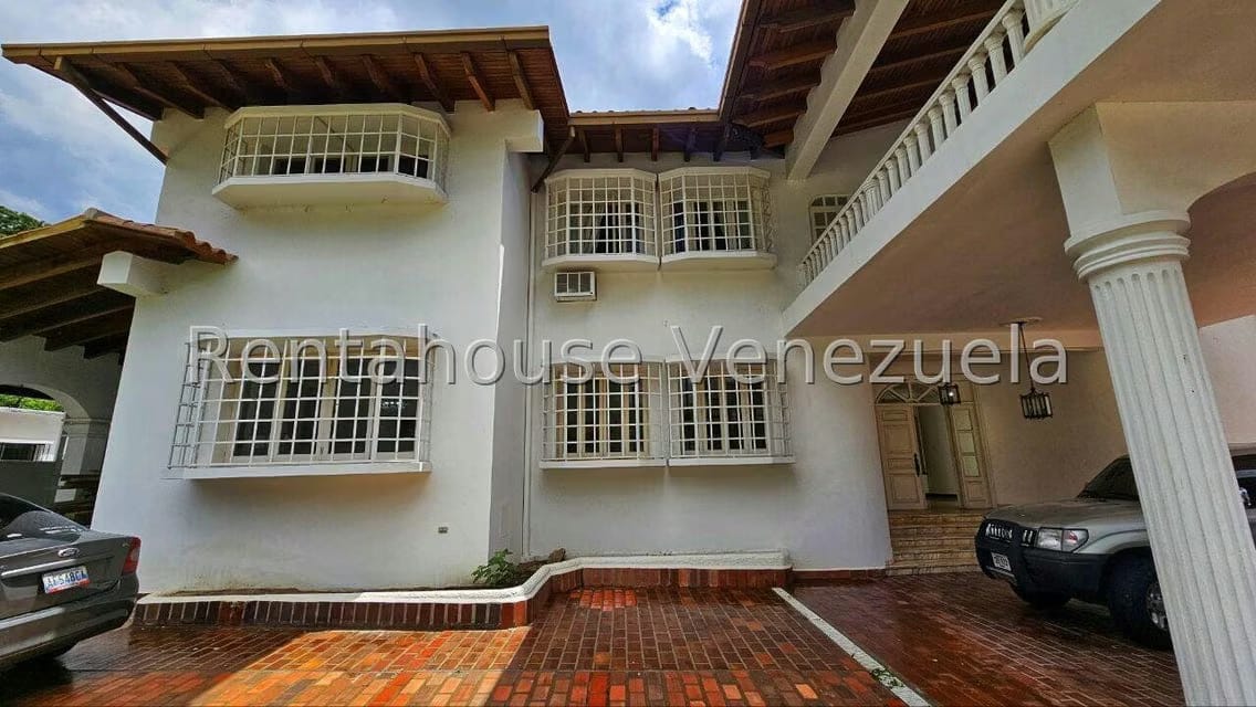 Casa (Duplex) en Venta en Prados del Este, Distrito Metropolitano - 3