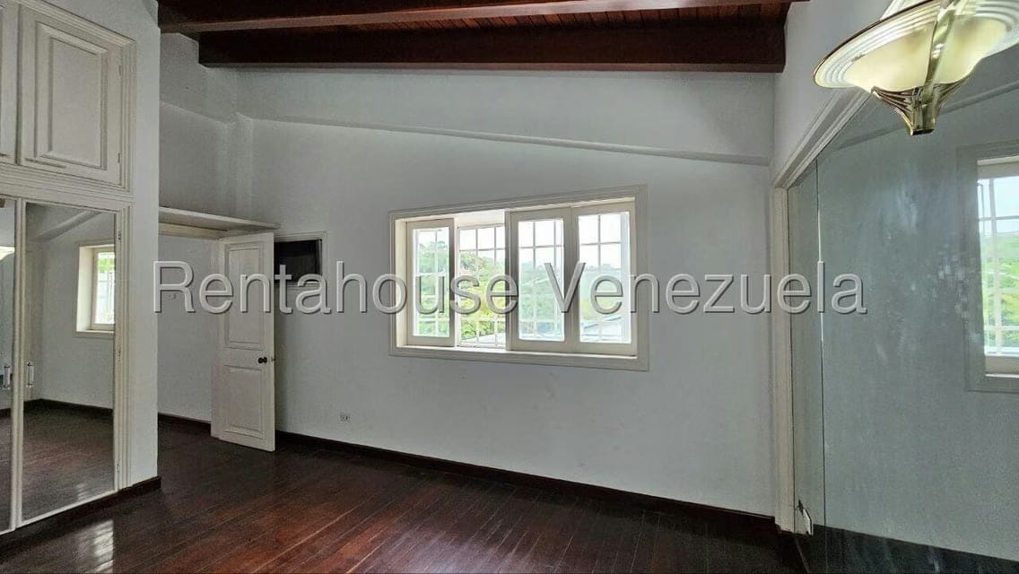 Casa (Duplex) en Venta en Prados del Este, Distrito Metropolitano - 30