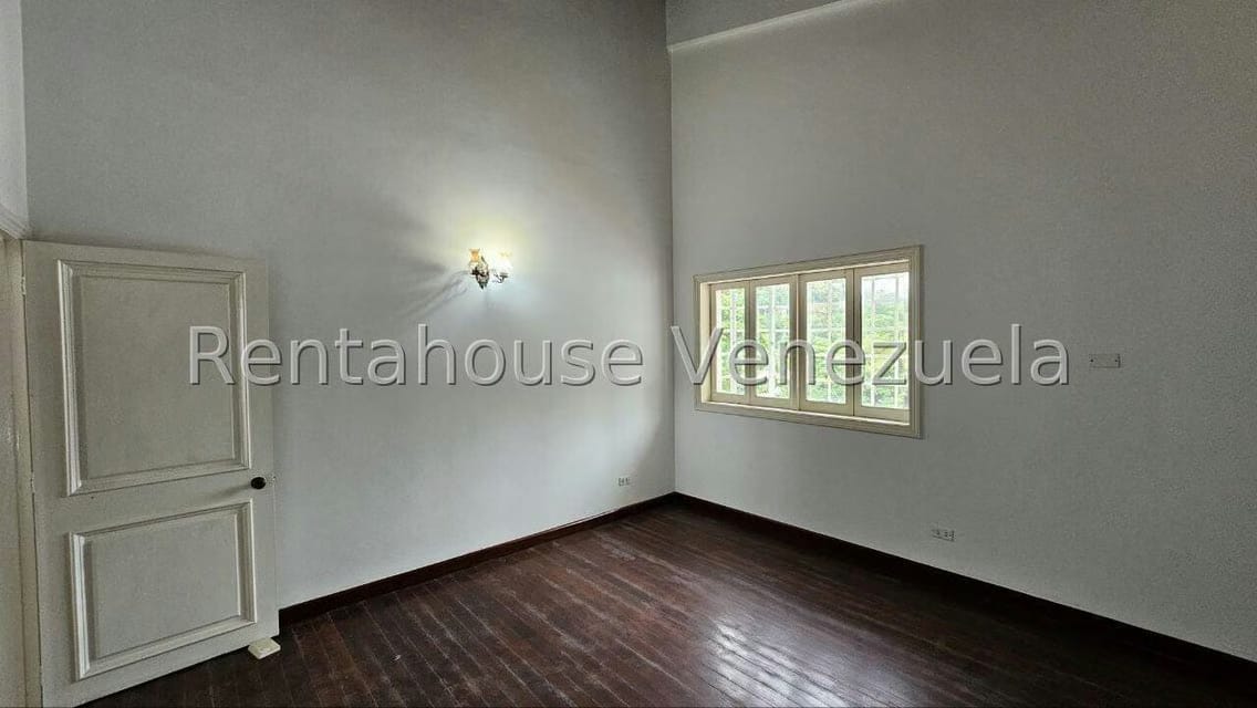 Casa (Duplex) en Venta en Prados del Este, Distrito Metropolitano - 32