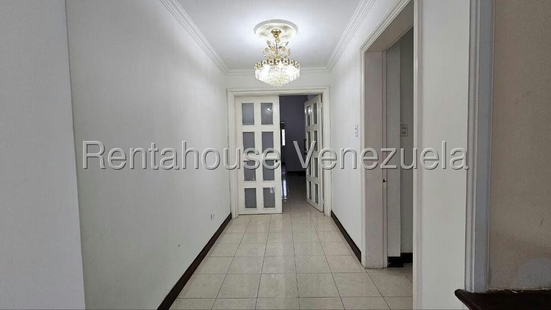 Casa (Duplex) en Venta en Prados del Este, Distrito Metropolitano - 33