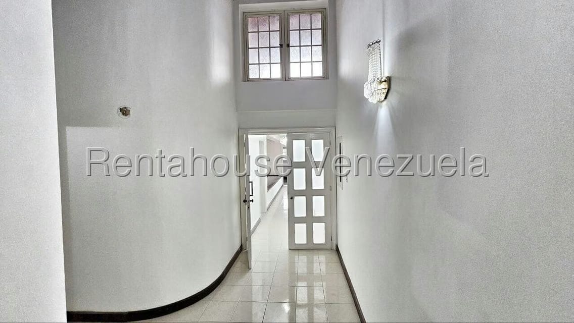 Casa (Duplex) en Venta en Prados del Este, Distrito Metropolitano - 35