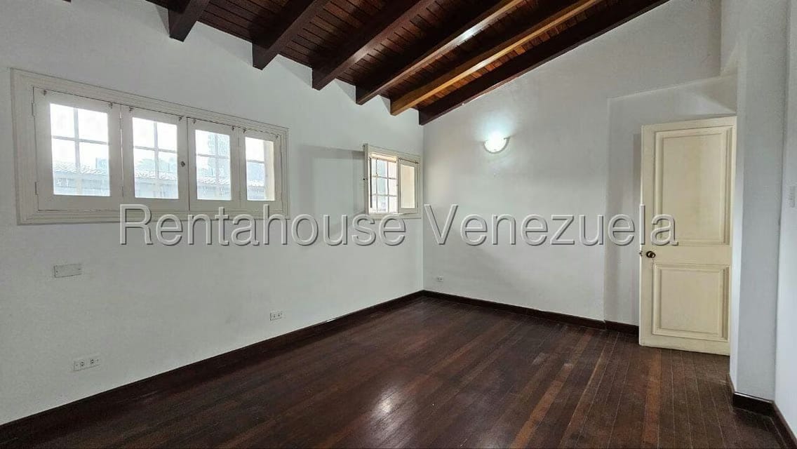 Casa (Duplex) en Venta en Prados del Este, Distrito Metropolitano - 36