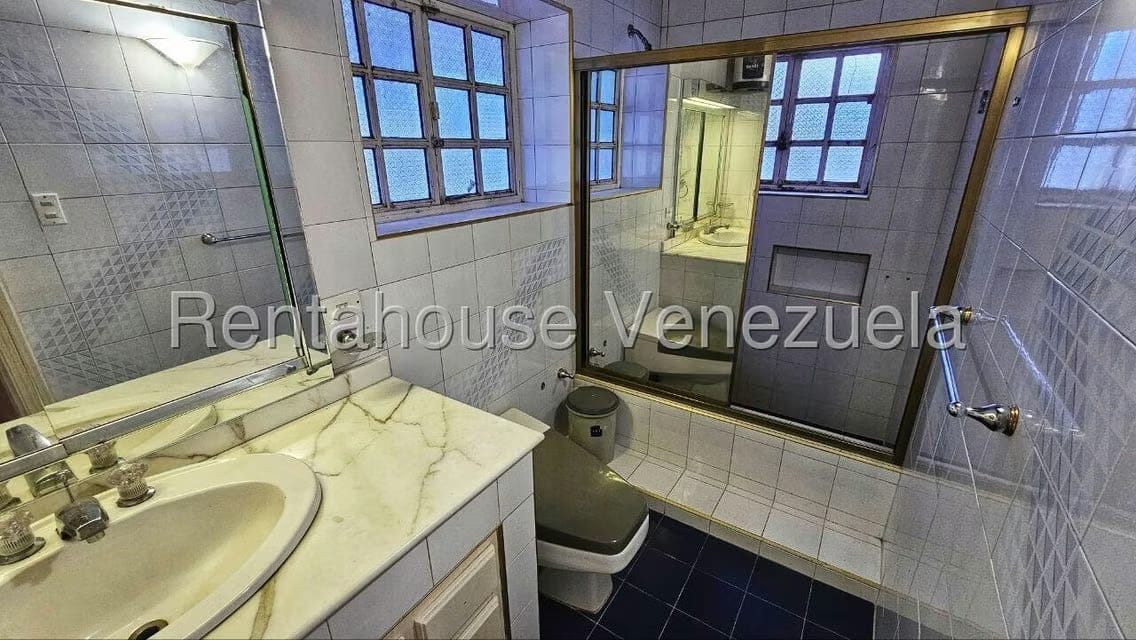 Casa (Duplex) en Venta en Prados del Este, Distrito Metropolitano - 37