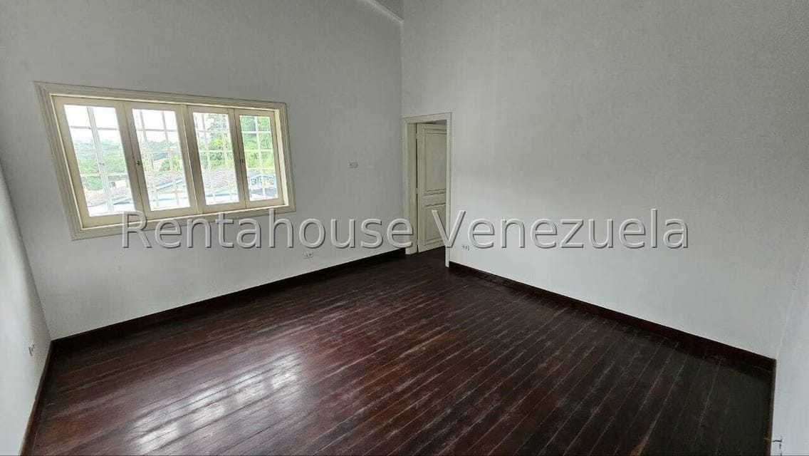 Casa (Duplex) en Venta en Prados del Este, Distrito Metropolitano - 43