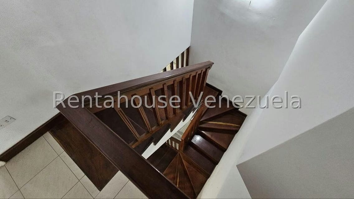 Casa (Duplex) en Venta en Prados del Este, Distrito Metropolitano - 50