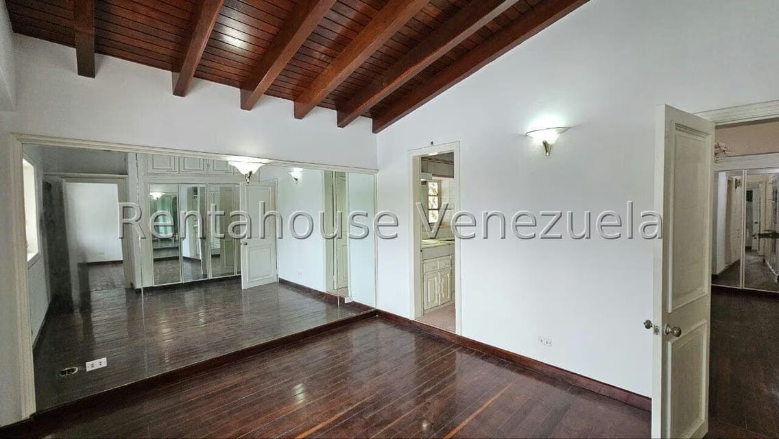 Casa (Duplex) en Venta en Prados del Este, Distrito Metropolitano - 51