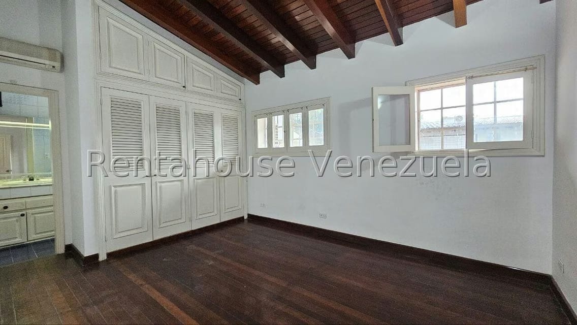 Casa (Duplex) en Venta en Prados del Este, Distrito Metropolitano - 53