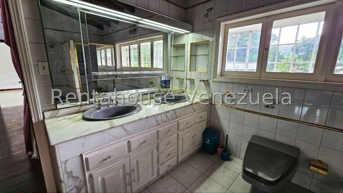 Casa (Duplex) en Venta en Prados del Este, Distrito Metropolitano - 55