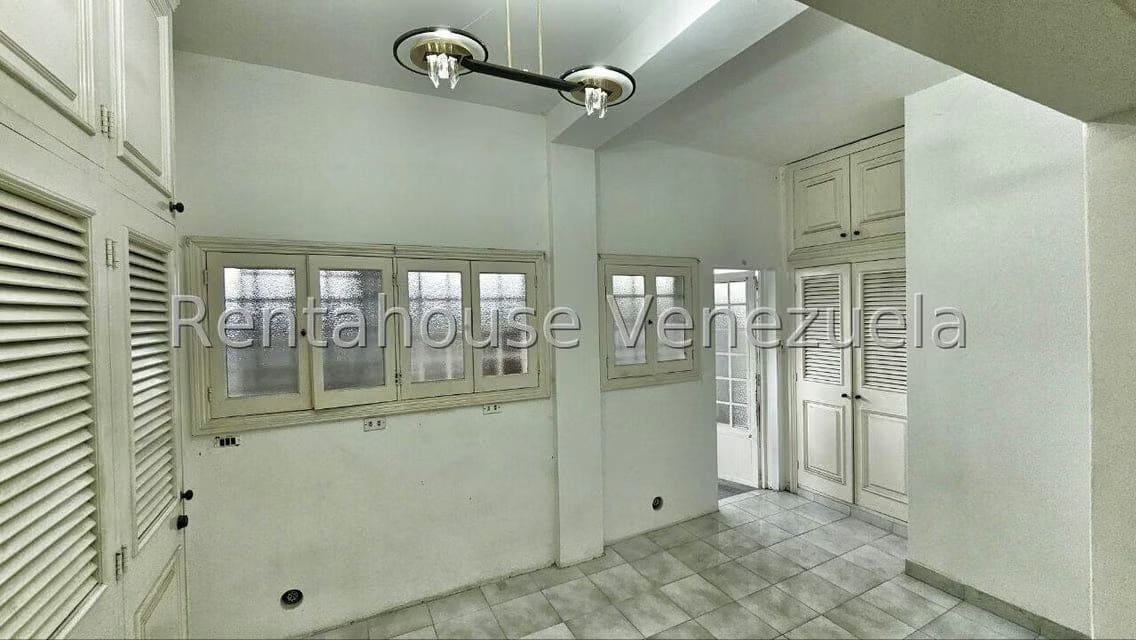 Casa (Duplex) en Venta en Prados del Este, Distrito Metropolitano - 63