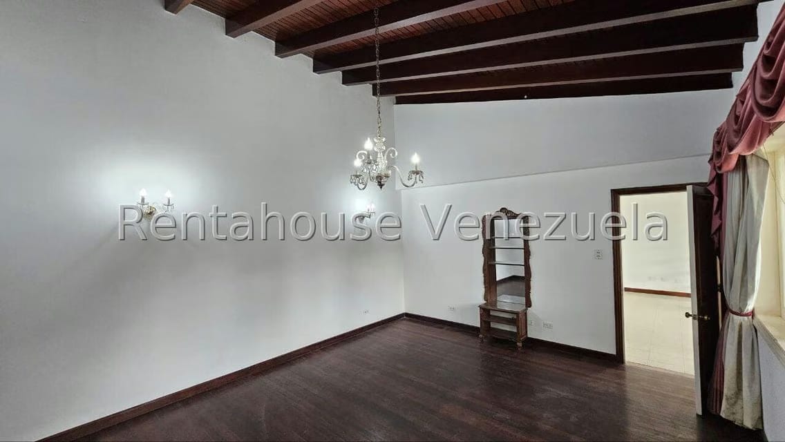 Casa (Duplex) en Venta en Prados del Este, Distrito Metropolitano - 64
