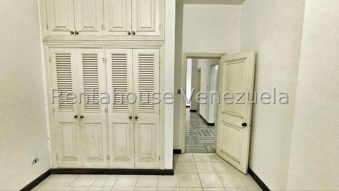 Casa (Duplex) en Venta en Prados del Este, Distrito Metropolitano - 69