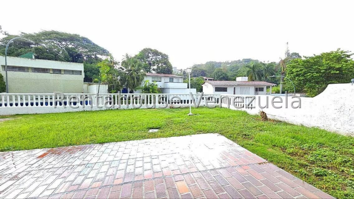 Casa (Duplex) en Venta en Prados del Este, Distrito Metropolitano - 70