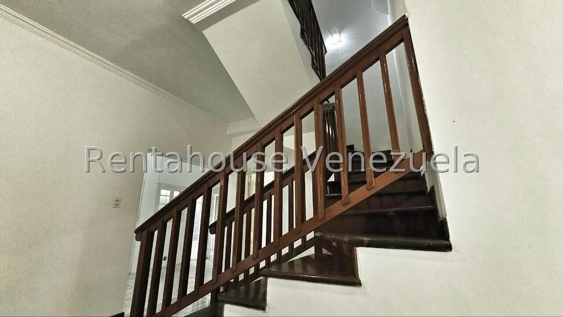 Casa (Duplex) en Venta en Prados del Este, Distrito Metropolitano - 72