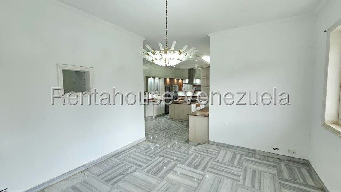 Casa (Duplex) en Venta en Prados del Este, Distrito Metropolitano - 73