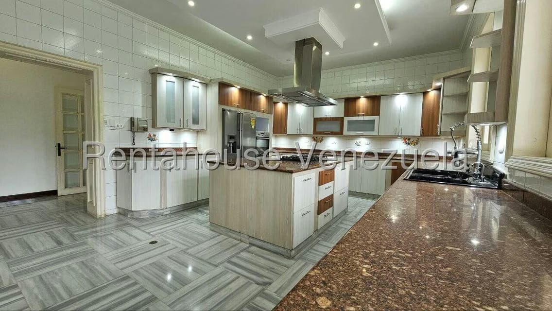 Casa (Duplex) en Venta en Prados del Este, Distrito Metropolitano - 78