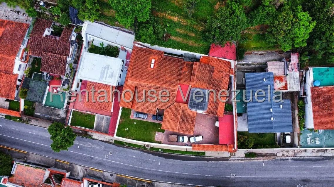 Casa (Duplex) en Venta en Prados del Este, Distrito Metropolitano - 84