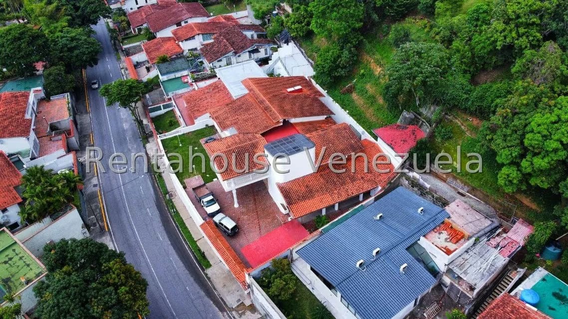 Casa (Duplex) en Venta en Prados del Este, Distrito Metropolitano - 85