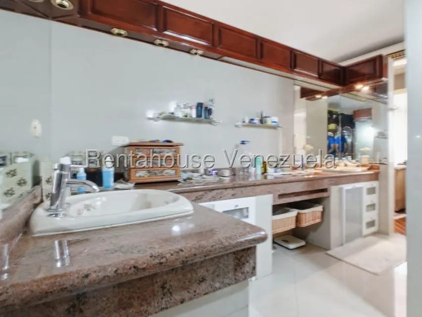 Casa (Multipes Niveles) en Venta en Cerro Verde, Distrito Metropolitano - 19