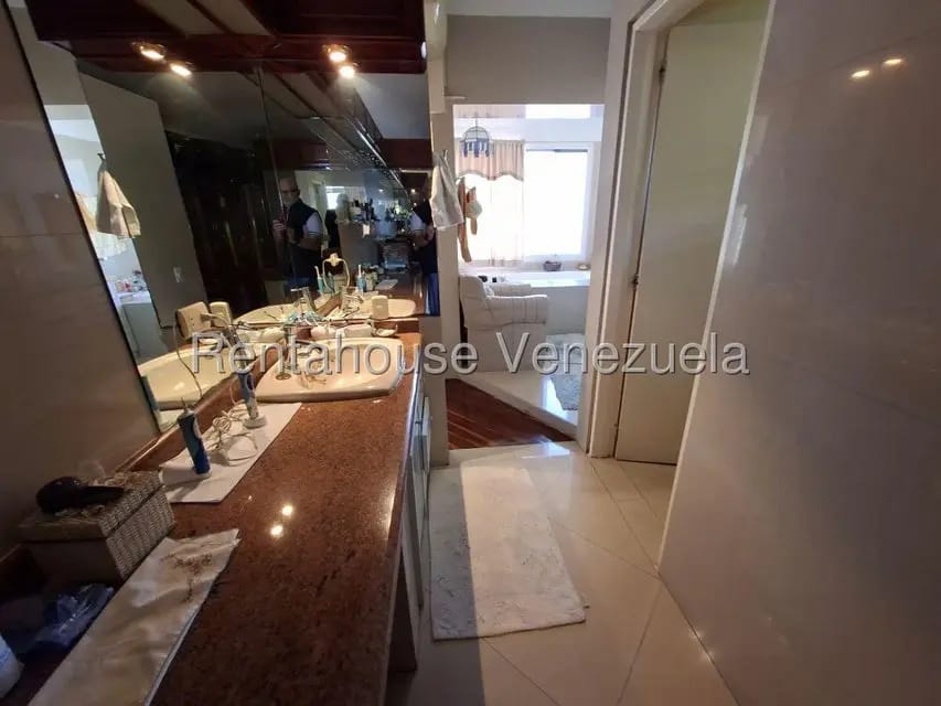 Casa (Multipes Niveles) en Venta en Cerro Verde, Distrito Metropolitano - 20