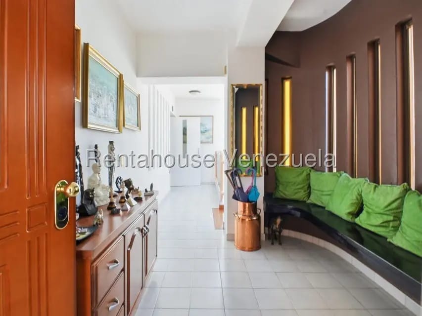 Casa (Multipes Niveles) en Venta en Cerro Verde, Distrito Metropolitano - 3