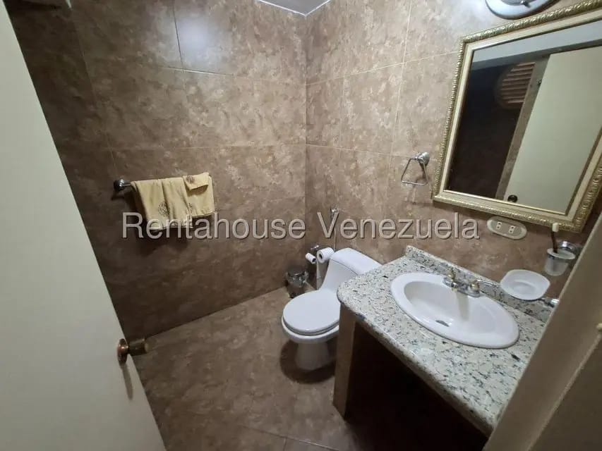Casa (Multipes Niveles) en Venta en Cerro Verde, Distrito Metropolitano - 35