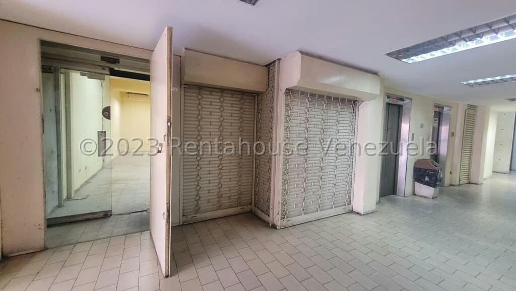 Comercial (Galpon - Deposito) en Venta en Parroquia Santa Teresa, Distrito Metropolitano - 2