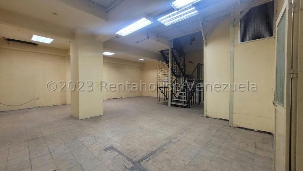 Comercial (Galpon - Deposito) en Venta en Parroquia Santa Teresa, Distrito Metropolitano - 3
