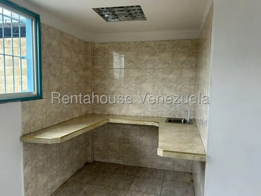 Comercial (Galpon - Deposito) en Alquiler en Las Dos Lagunas, Miranda - 3