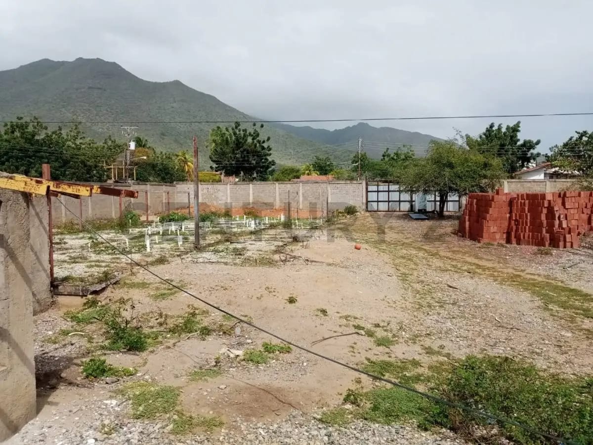 TERRENO EL HATO CON PROYECTO 10 VIVIENDAS UNIFAMILIARES,GUACUCO,MARGARITA