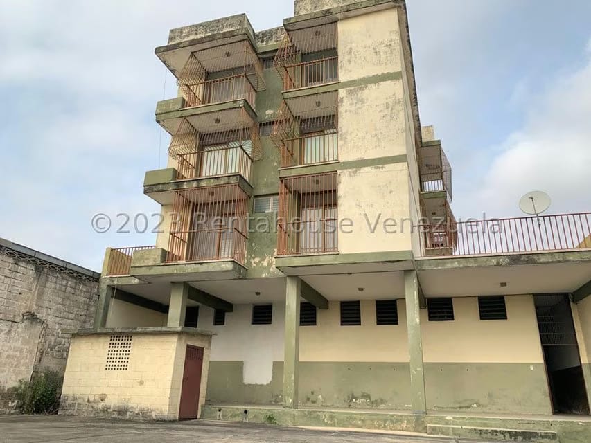 Comercial (Edificio) en Venta en Centro, Lara - 58