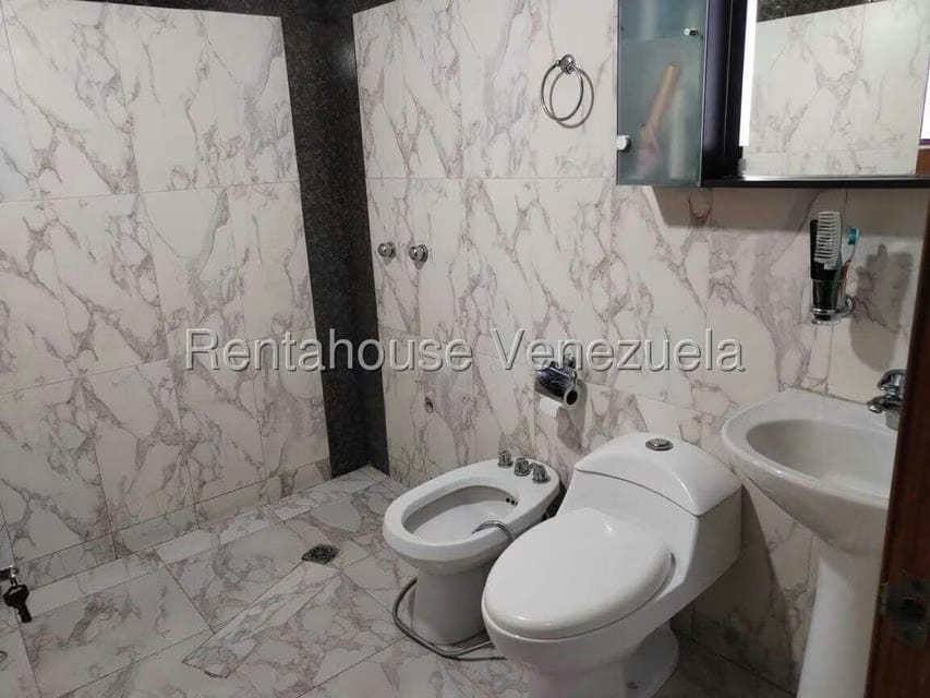 Casa (Duplex) en Venta en Lomas del Este, Carabobo - 23