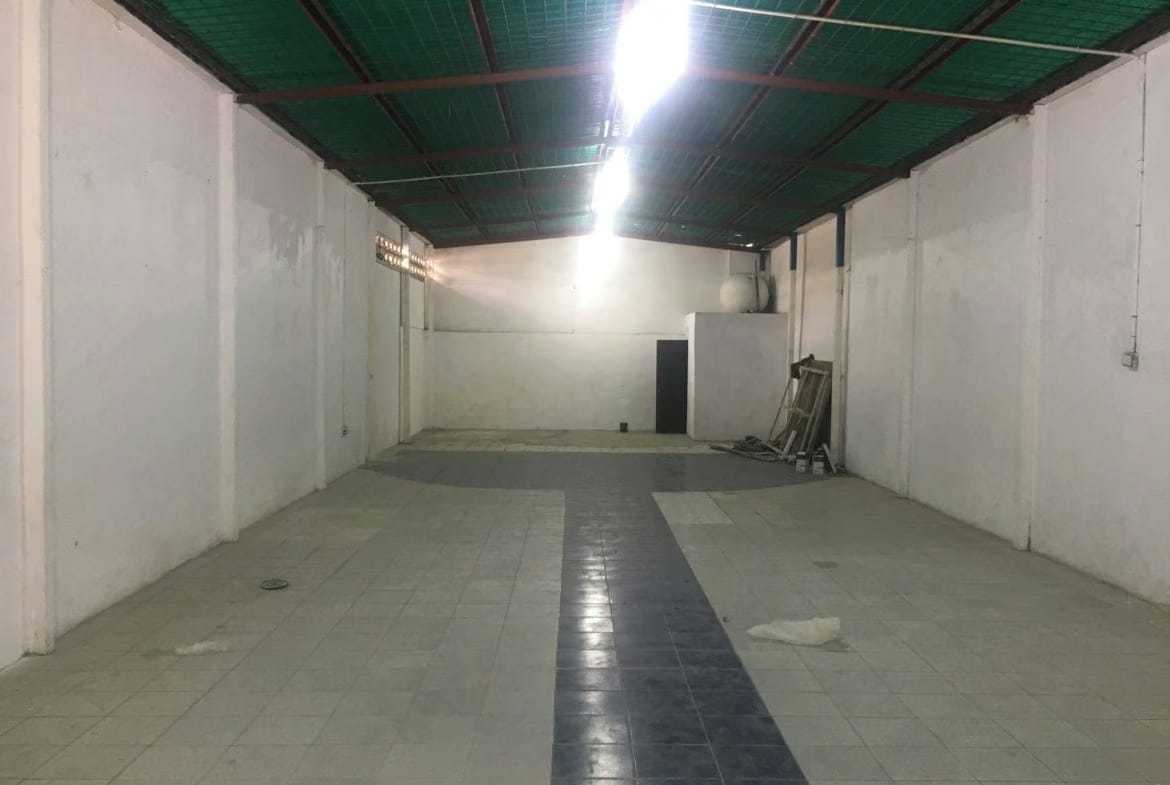 Local-Galpon 37 con Av. 20 - 2