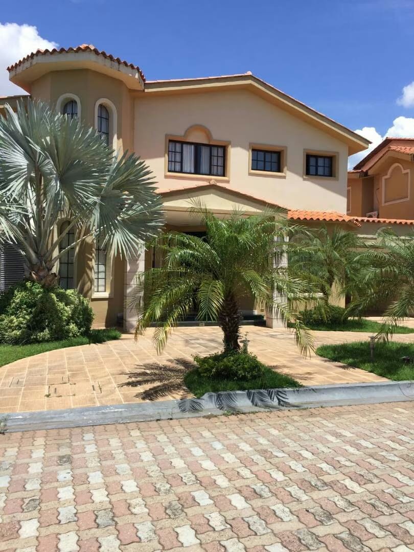 Se Vende MANSION AMSTERDAM LOMA LINDA COUNTRY CLUB