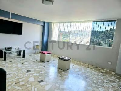 PENT HOUSE DE 250M2 con 4 P.E. en Callejón Machado. Urb.El Paraíso. Caracas.