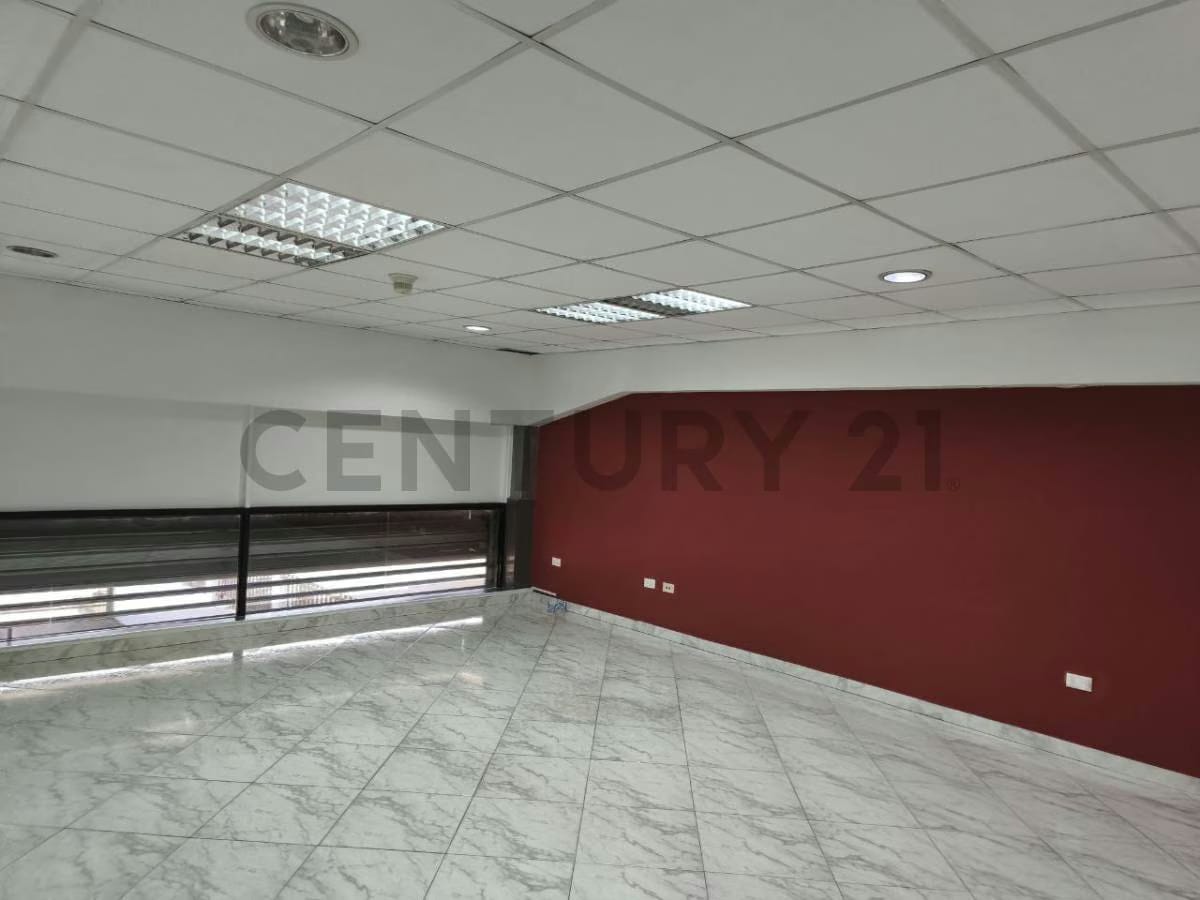 Local grande con oficinas en Alquiler en Paseo Caroni. 500 mt2 - 2