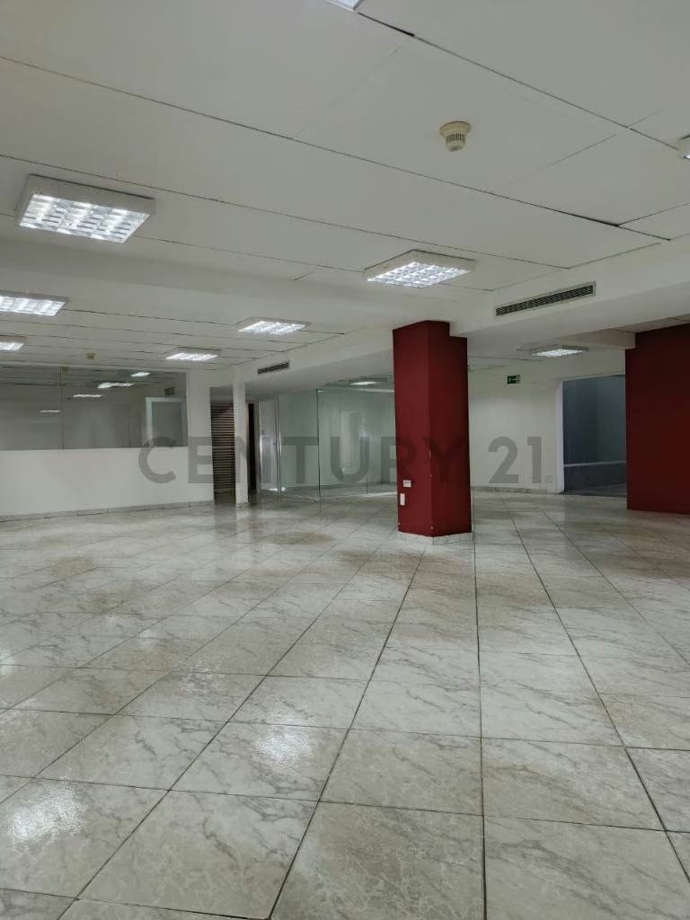 Local grande con oficinas en Alquiler en Paseo Caroni. 500 mt2 - 3